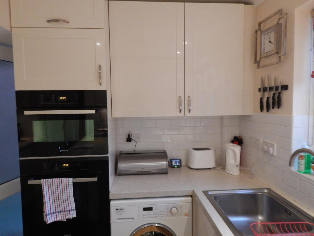 Spacious 3 Bdr House With Parking-Families-Corporate Groups By Orbitat Accommodations Cambridge Exterior foto